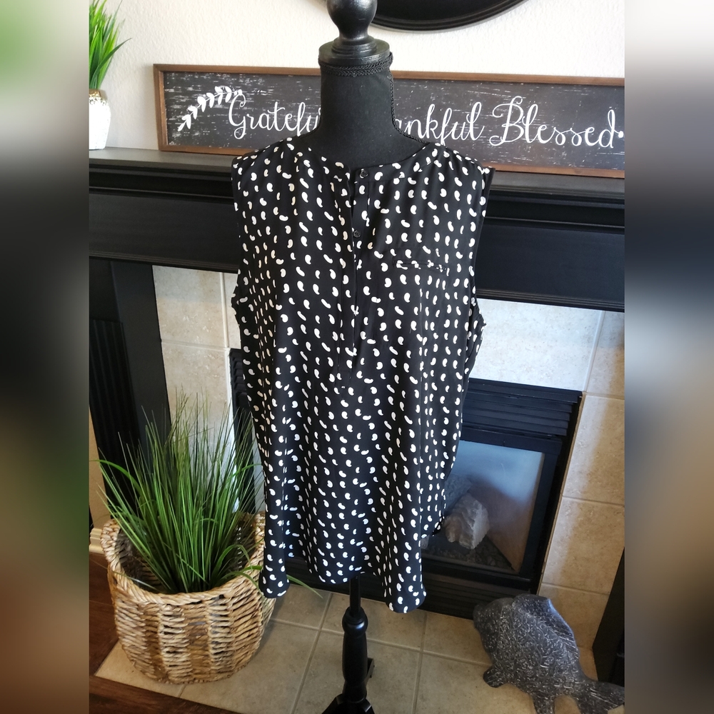 Premise Studio Ladies Sleeveless Tunic Top